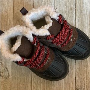 OshKosh B’gosh NWT Winter Boats Size 5